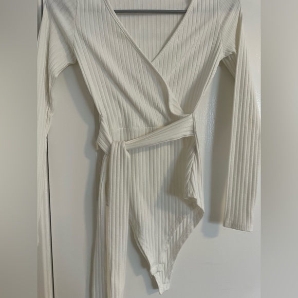 Long sleeves ribbed bodysuit size Xs - Picture 2 of 3